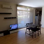 двустаен в комплекс нестинарка アパート