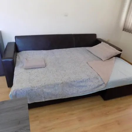 двустаен в комплекс нестинарка Apartmán Carevo