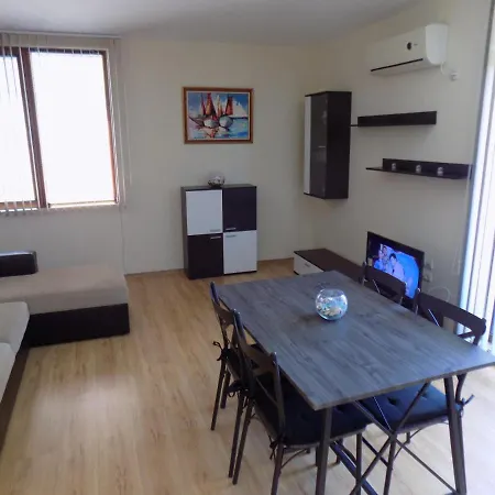 아파트 двустаен в комплекс нестинарка