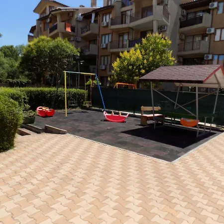 двустаен в комплекс нестинарка 사레보