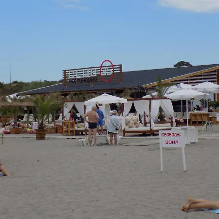 아파트 двустаен в комплекс нестинарка *