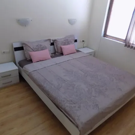 아파트 двустаен в комплекс нестинарка