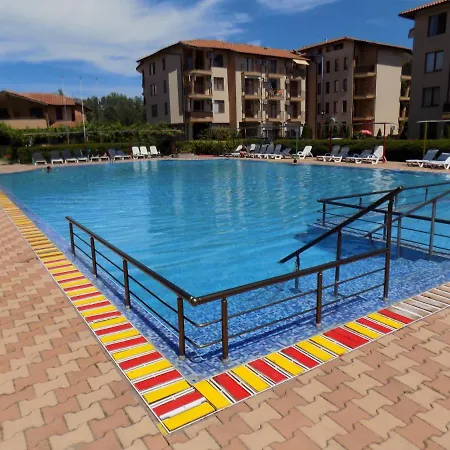 двустаен в комплекс нестинарка 아파트