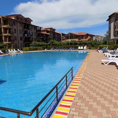 двустаен в комплекс нестинарка * 사레보